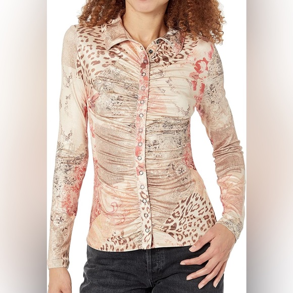Guess long sleeve snap front shirred shirt. - Picture 4 of 7